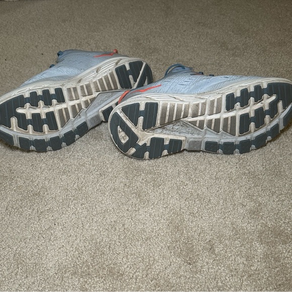 Hoka - Picture 5 of 7